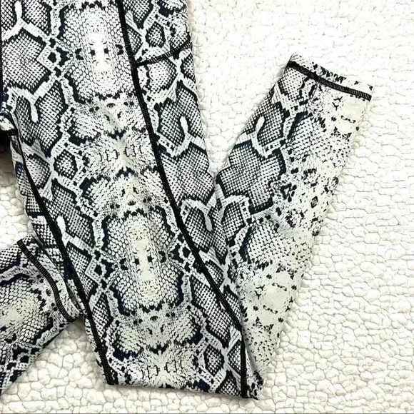 High Waisted Yoga Pants V Cross Waist Side Pocket Tummy Control Workout Legging - Picture 4 of 16